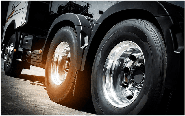 The Ultimate Guide: 5 Tips for Choosing the Perfect Commercial Truck Tyres